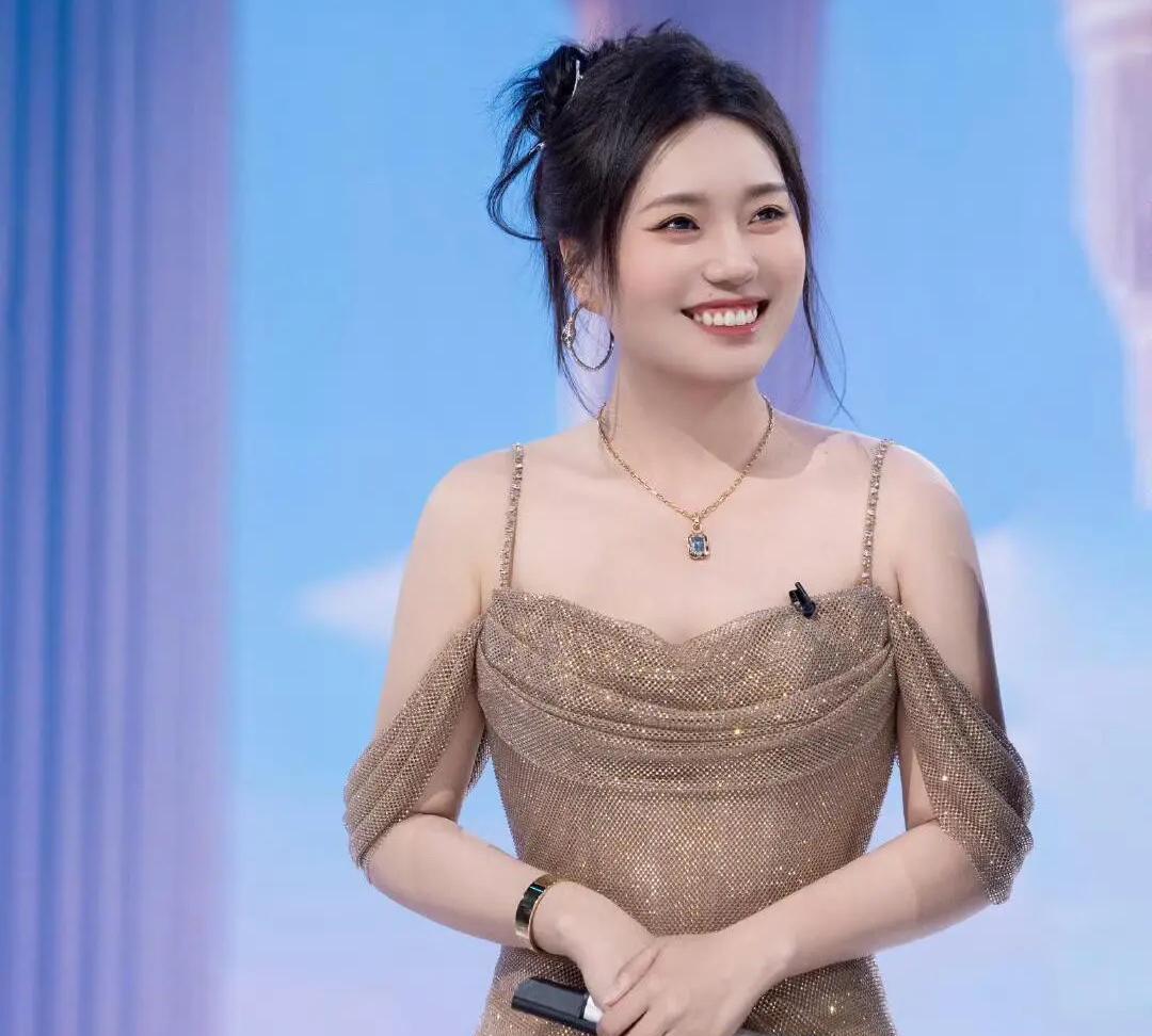 大鹏：当初拍《长安的荔枝》时，就想让李雪琴演杨贵妃。李雪琴立马接话：你说说，你