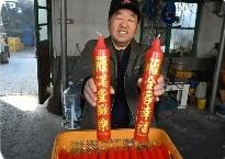 青岛即墨“蜡烛村”藏不住了！一对大红烛重达2.6斤，日产一吨火到脱销，老手艺竟成