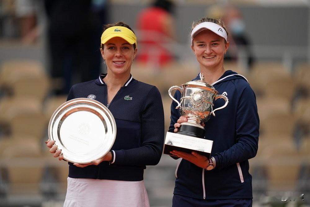 刚刚结束的一场迪拜1000赛女单首轮比赛，克雷吉茨科娃以2-0横扫帕芙柳琴科娃顺