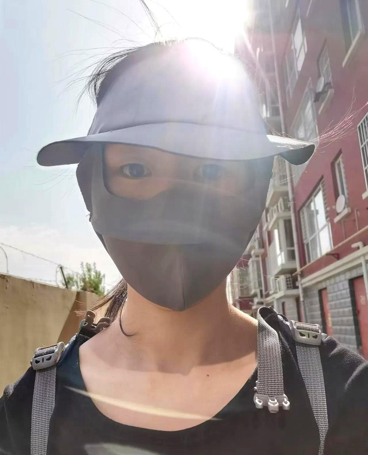 防晒面罩第一批受害者出现了！网友女生分享自己戴防晒面罩的经历，每天脸捂得严严
