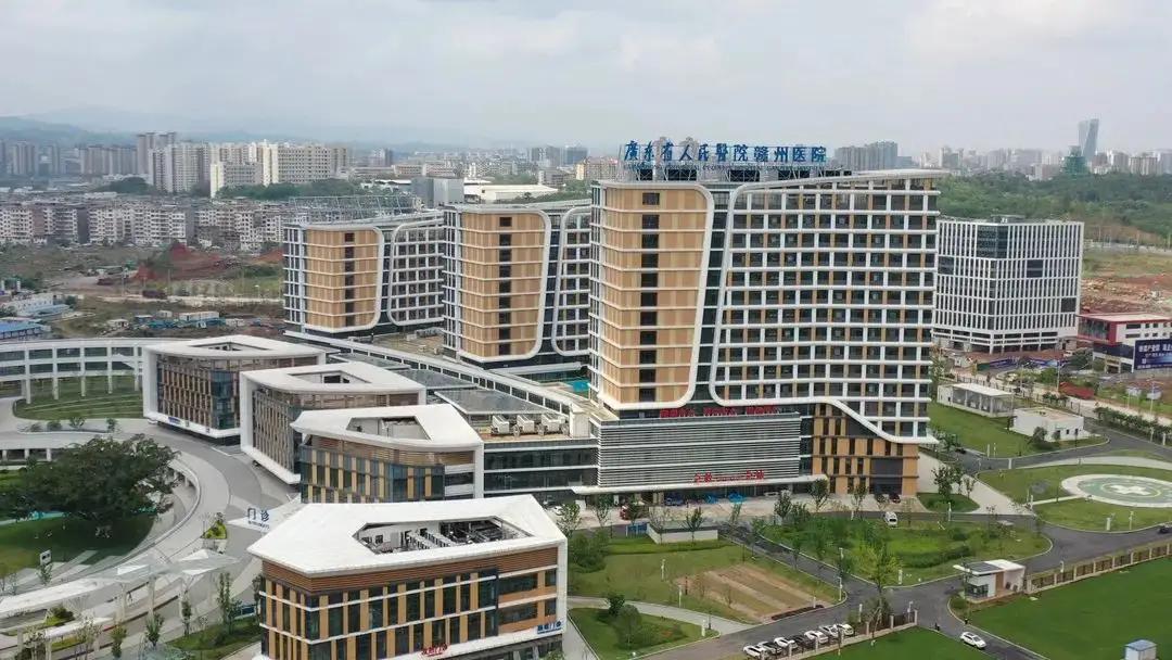 从广东来赣州旅游发现居然有广东省人民医院赣州医院，看起来很高大上。这个医院在赣州