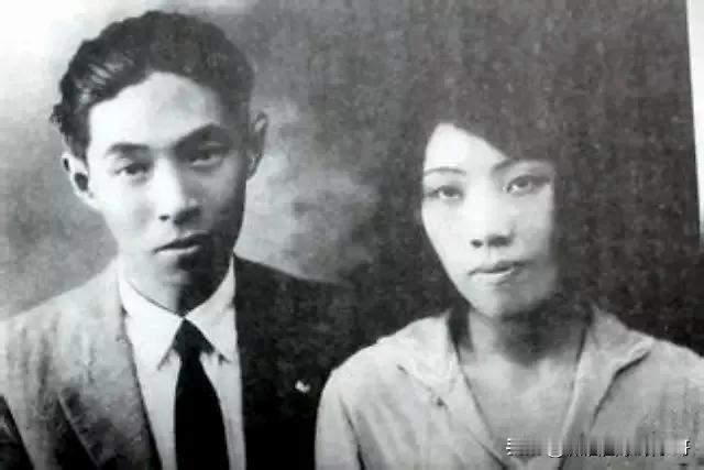 1928年，32岁的茅盾，婚内移情23岁的秦德君，1年后，秦德君怀孕。茅