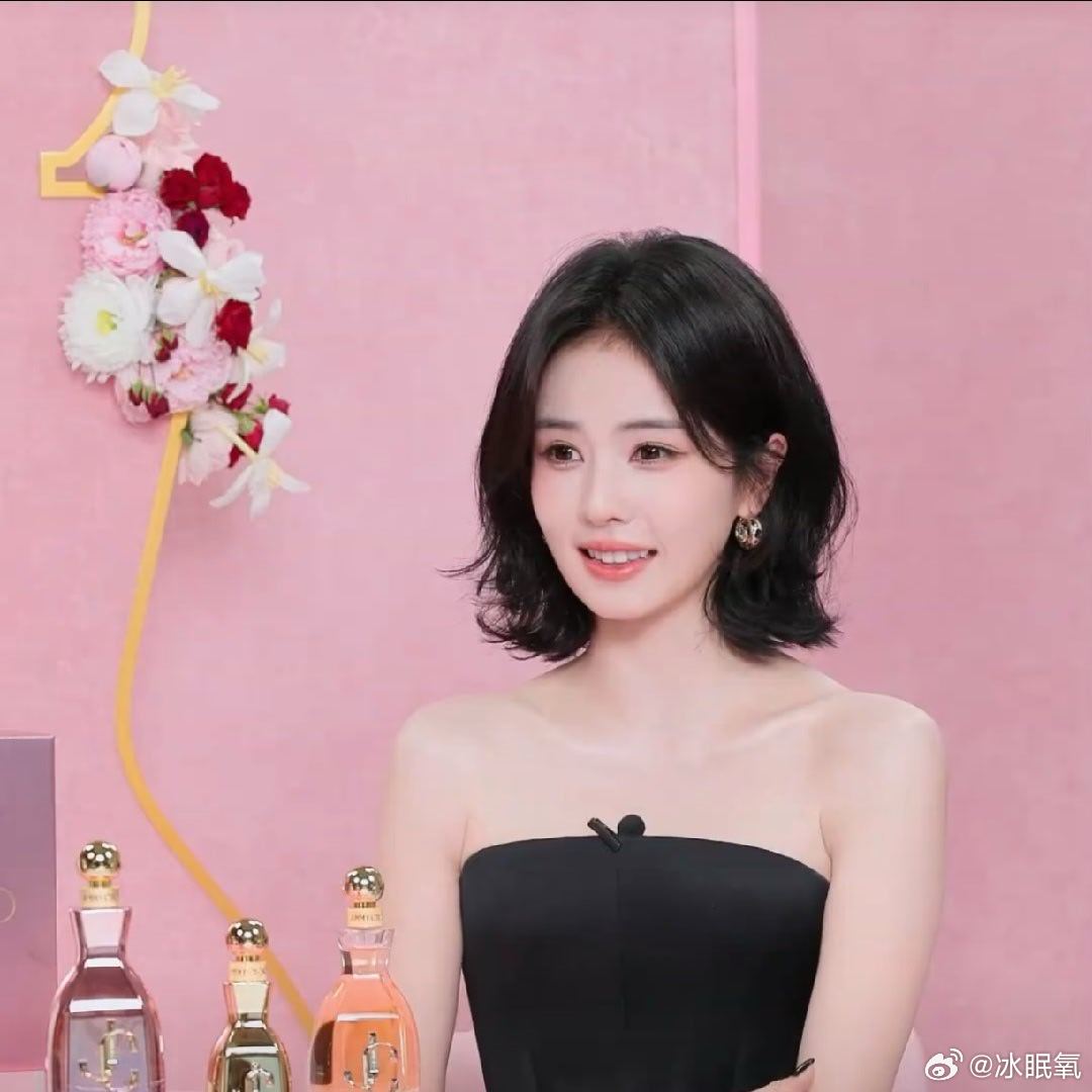 #白鹿##白鹿##白鹿最美#坏了萌到我心里了[爱心]​