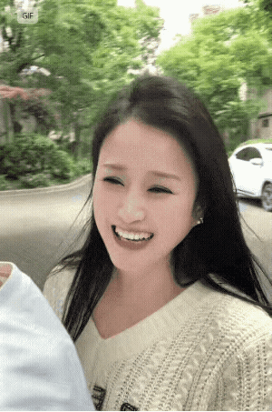 这两口子真有意思，男子借丈母爷1000元，丈母爷多打了一个0错转10000元，老