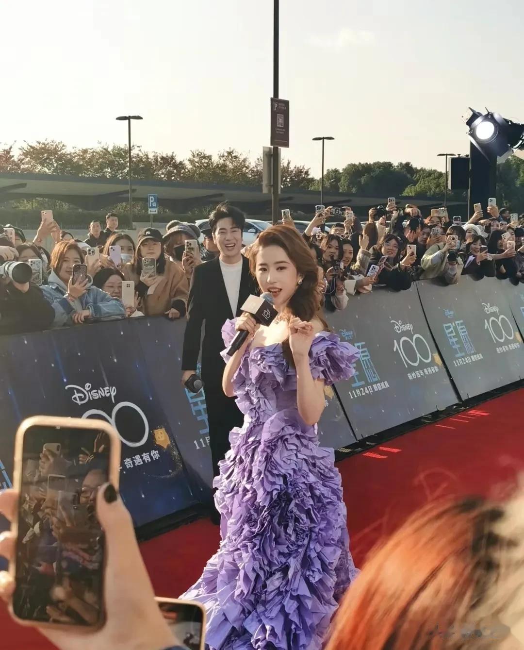 看主持人当时的表情，就知道刘亦菲到底有多美了，那些嘲讽她胖的人是怎么想的，明明就