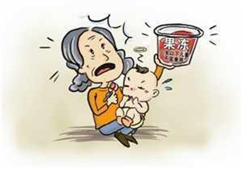 外婆给2岁孩子吃果冻, 让孩子在“鬼门关”走一回