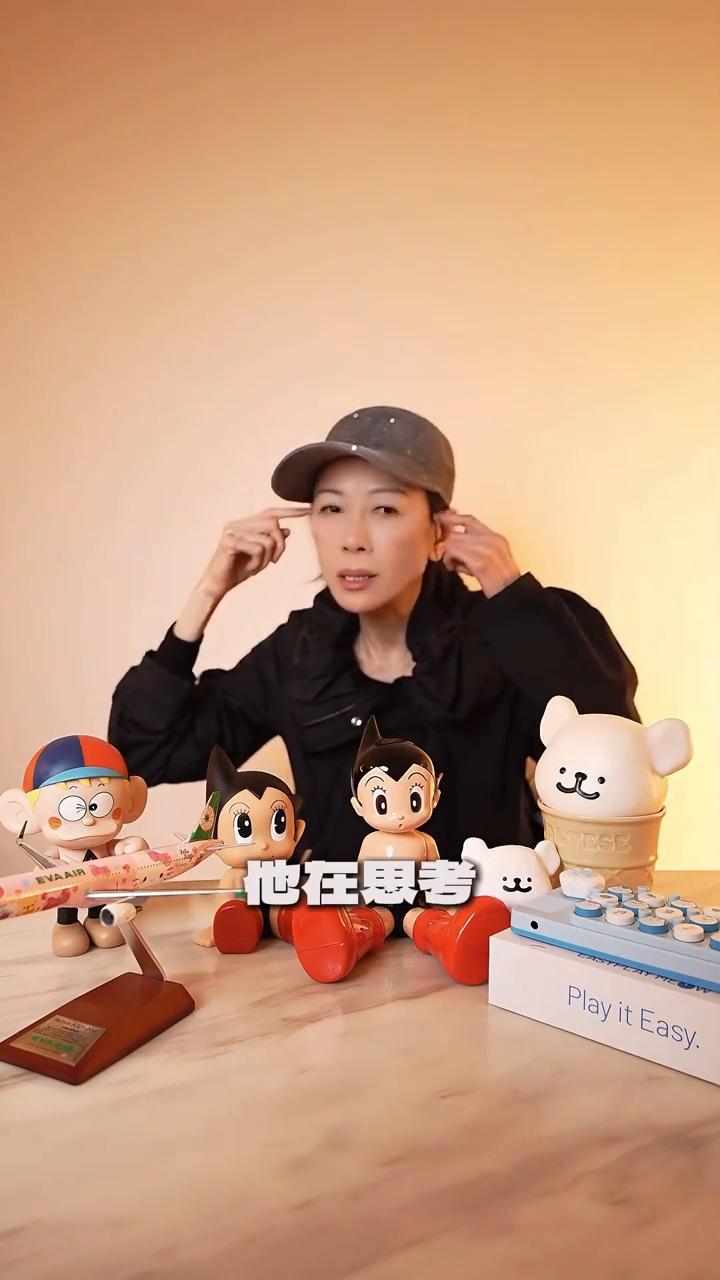 电影《鹿鼎记》片断。周星驰拍戏的时候很多人以为他很搞笑，拍《鹿鼎记》是我觉得很