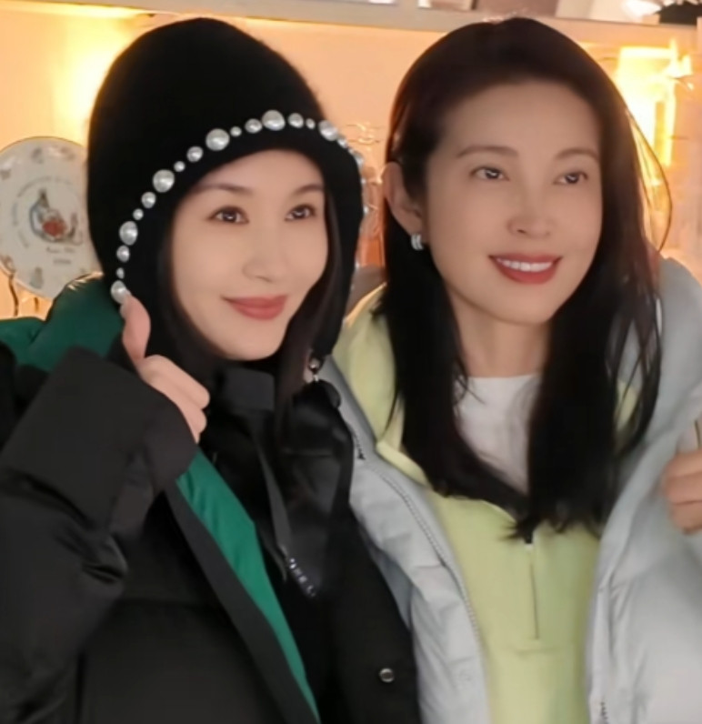 李冰冰的妹妹李雪，作为和颂传媒的老板，晒出了自己工作日常——原来这些大明星，都是