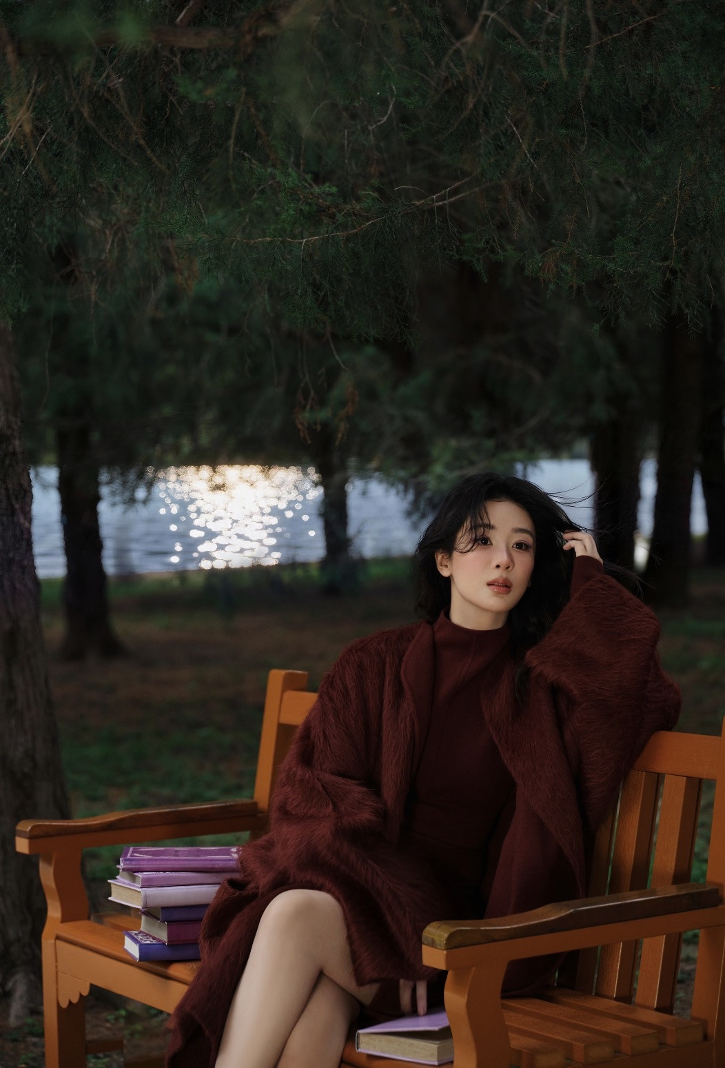 杨紫，终于拥有了一组北京大妞风格的大片～年代感➕老北京风格，真的有拍出她作为北京女孩的独特！！她穿大