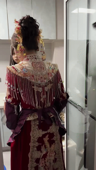 嫁给回族男人的新娘。结婚当天就要来到厨房亲自为家里人做一顿手擀面条？这其实是