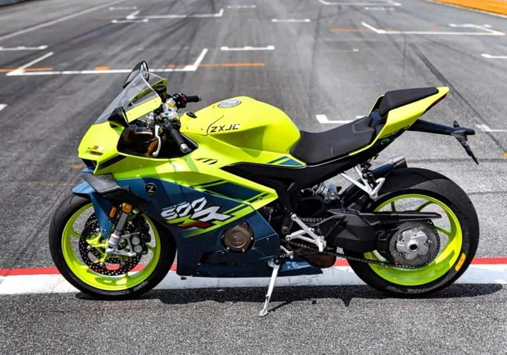 周一刚到办公室，就听到同事在说，夺冠了，朋友圈爆了……。打开抖音，才知道，一个名