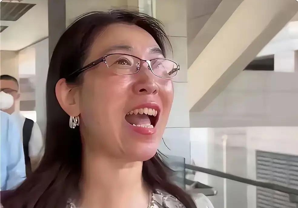 唐明杰这波出人意料的操作算是把大伙儿都看懵了眼看着就要和原配撕破脸走到最后一