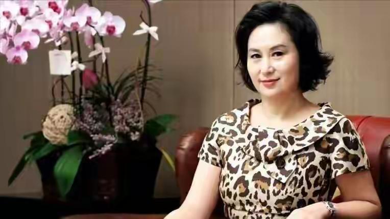 赌王何鸿燊女儿何超蕸去世惊闻何超蕸女士离世，深感惋惜。她一生低调谦和、温润从容，