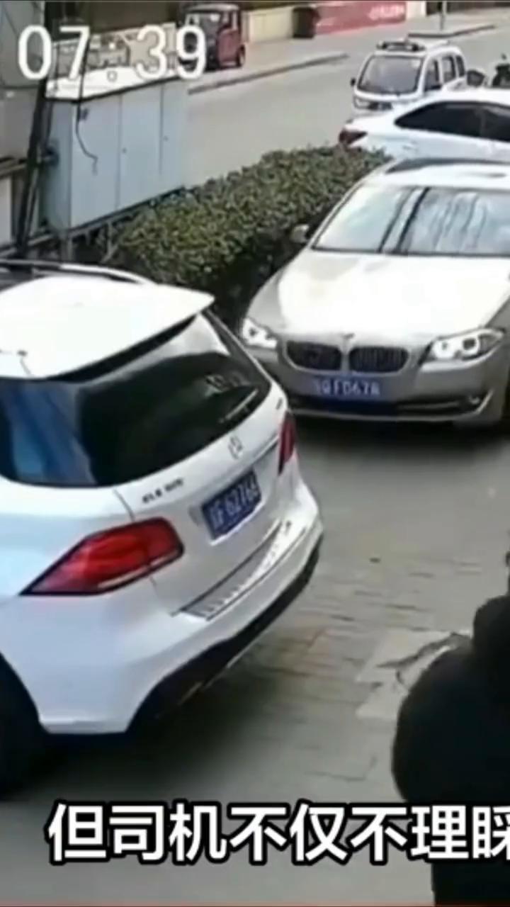 大理公交司机态度恶劣，官方回应来了。2025年12月27日，一名网友乘坐大理大