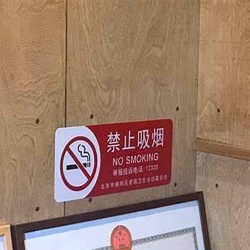 四川这次把控烟条例落下来，真不是在跟烟民较劲，争的其实是公共场所到底谁说了算。