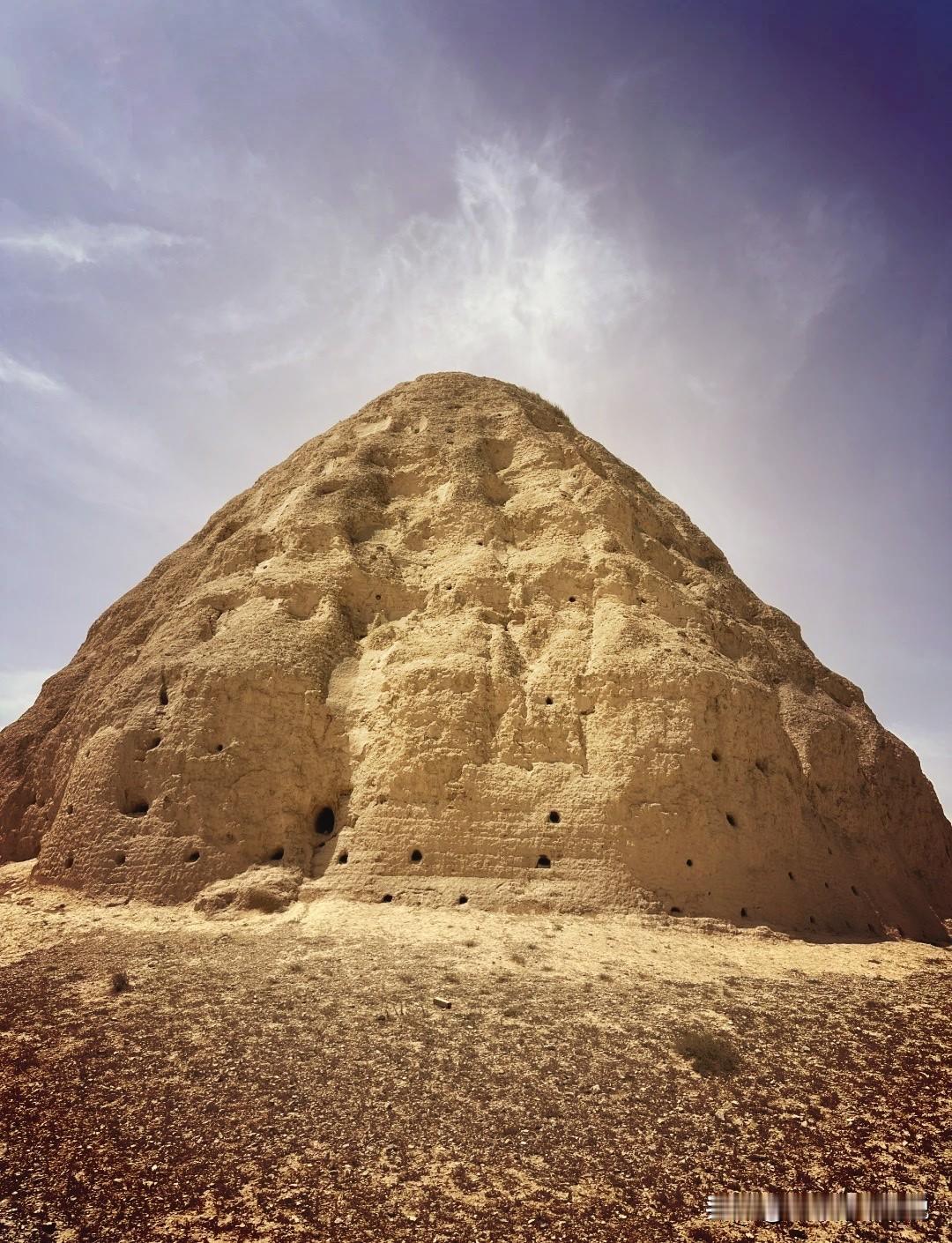 继续深聊北大历史学女博士王珊证明西方出土的泥板可以保存几千年的奇怪逻辑，先来回顾