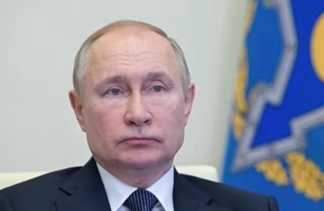 第一面白旗举起，俄罗斯终于看清，关键时刻谁才是真朋友，俄罗斯没想到，第一个扔下白