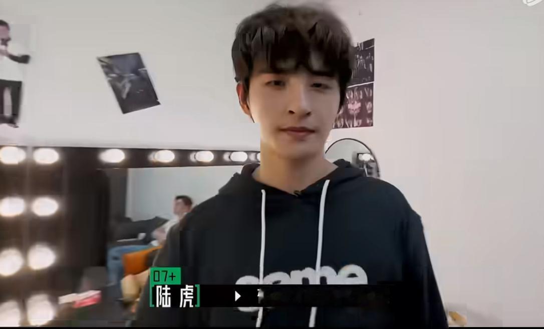 再就业男团肤色修罗场：陈楚生躺枪，王栎鑫白得发光！陆虎吐槽拍下的张远太黑，因为