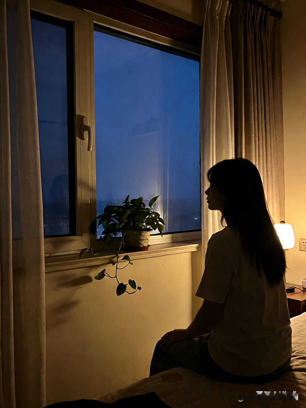 别再心疼那个总是“没事”的人了你有没有发现：越懂事的人，越没人疼；越体