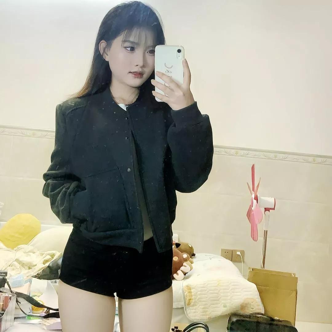 简约风穿搭，黑白配，少女心爆棚！黑白色调穿搭高级黑白穿搭黑白裙子穿搭女生黑