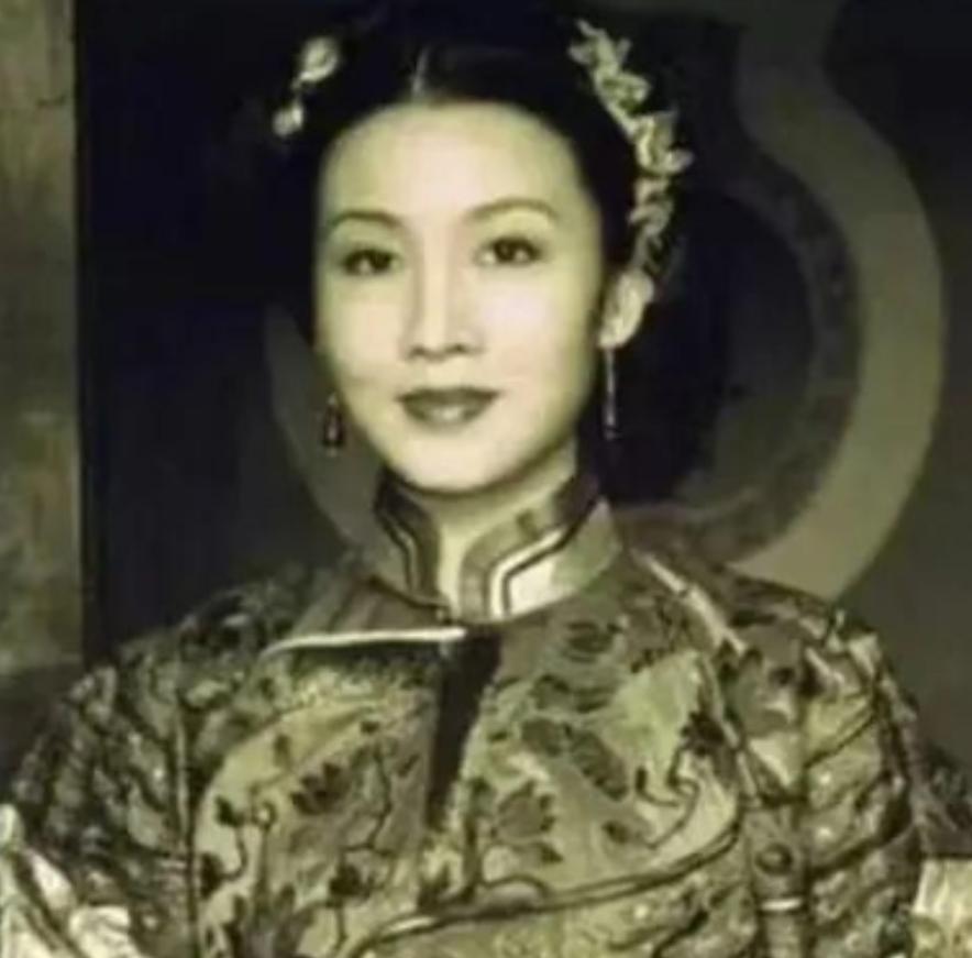 1936年，袁世凯的女儿大婚，进入洞房后，新郎兴致全无，怒骂新娘“你有过多少个男
