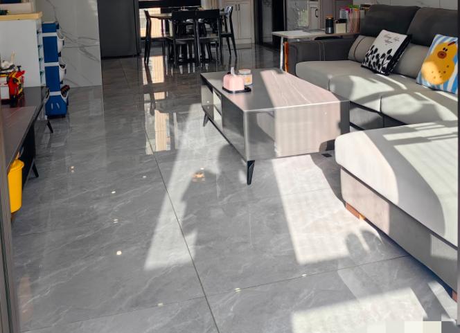 真的后悔了！每个月4000元的房贷快把我整疯了，房价直接跌了20%！老公遇上