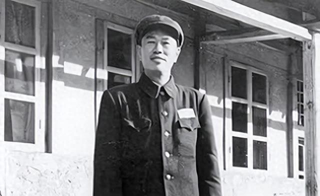 邓华找西南局书记提出调离四川，被劝说：这样不妥，首长会更难受“李书记，我想离开