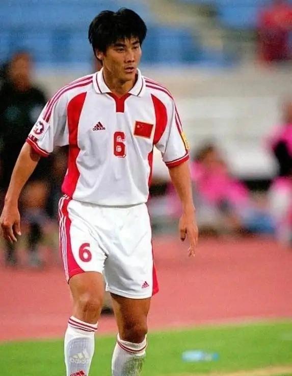 李明为何没有谢晖那样的大度？众所周知02年世界杯李明出局，这让李明职业生涯最遗憾