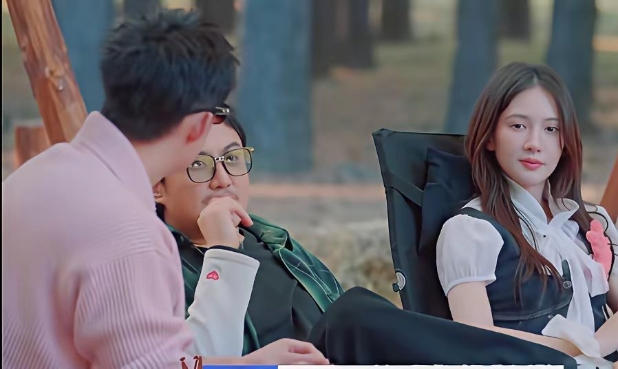 黄景瑜15万一平的豪宅邀约，败给了沈腾妈妈一句话。节目里，黄景瑜掏心掏肺：“哥，