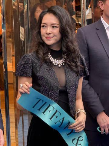 最近，葛荟婕回应女儿叫章子怡妈妈这事儿，可在网上掀起了不小的波澜，就像平静湖面投