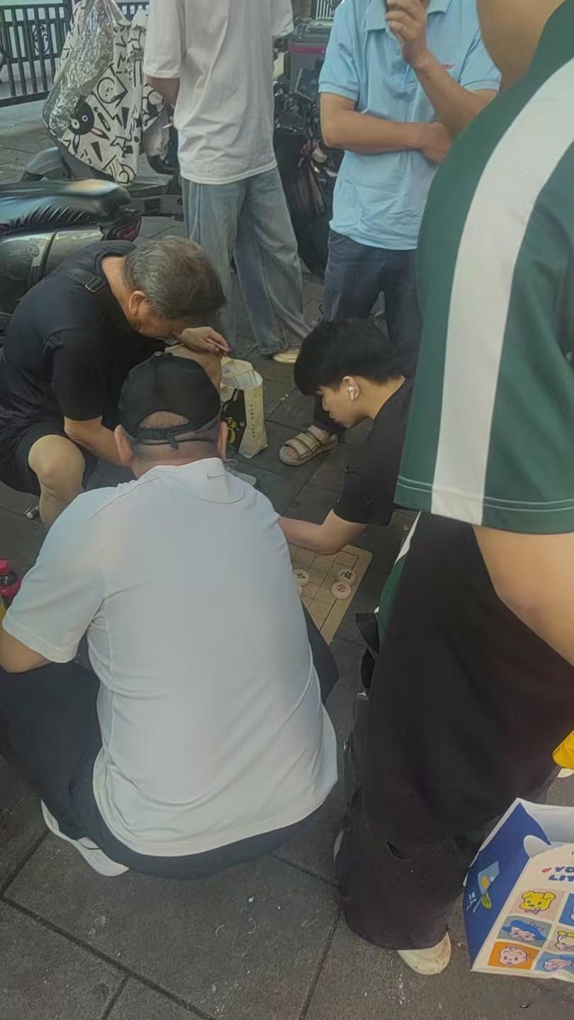 我也是服了，都2026年了，还有人被街头“象棋残局”骗几千块。昨天和姐妹逛街