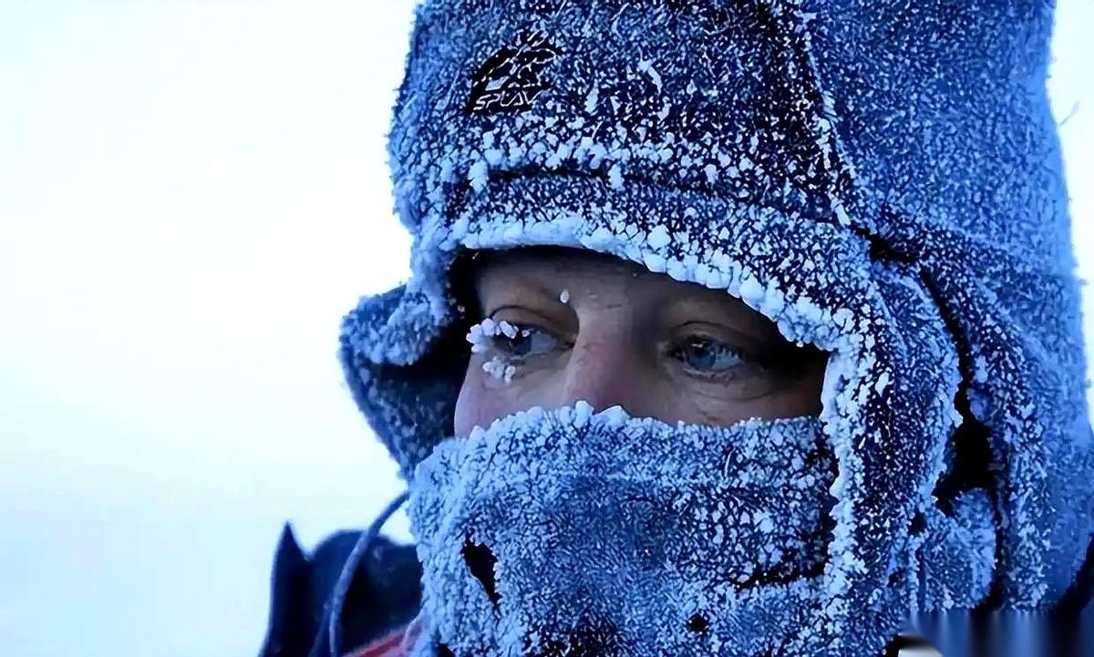 卫生巾掏出来，直接冻成一个冰疙瘩。我看到这句话的时候，脑子嗡了一下。为了少去