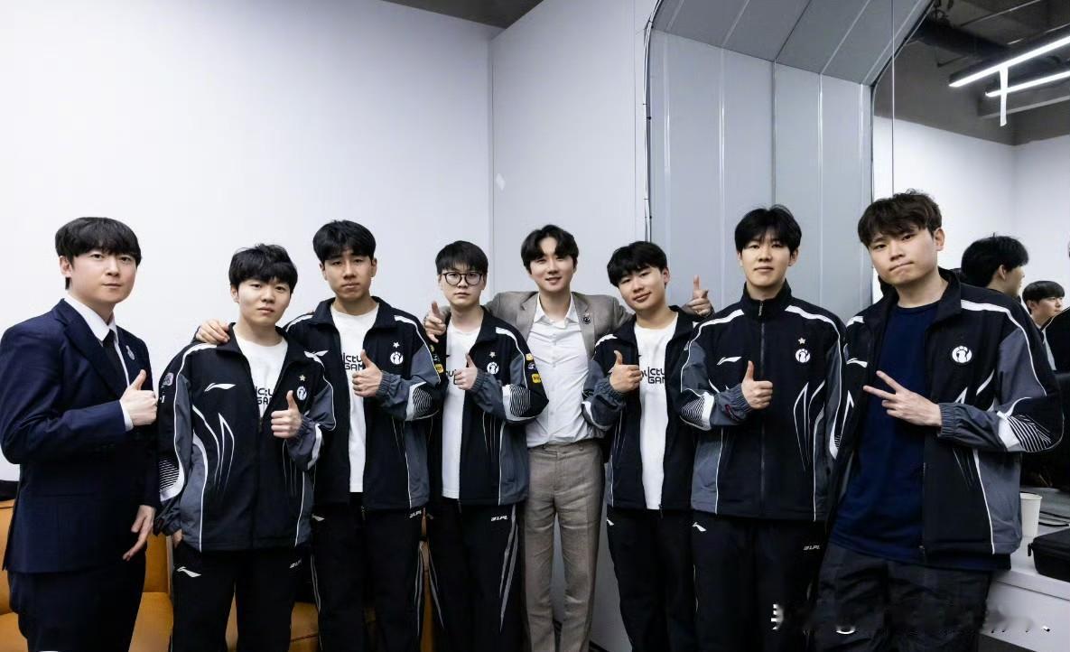 2025年12月10日16时左右，iG电子竞技俱乐部正式官宣英雄联盟分部中路选手