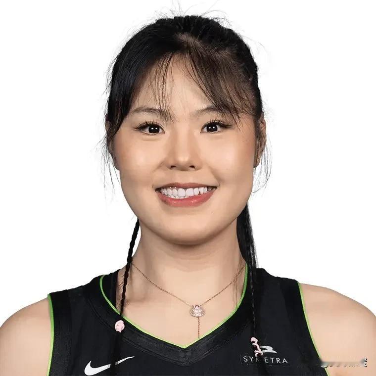 别为李月汝抱不平了，她去任何一支WNBA球队，基本都是第三中锋。但是第三中锋