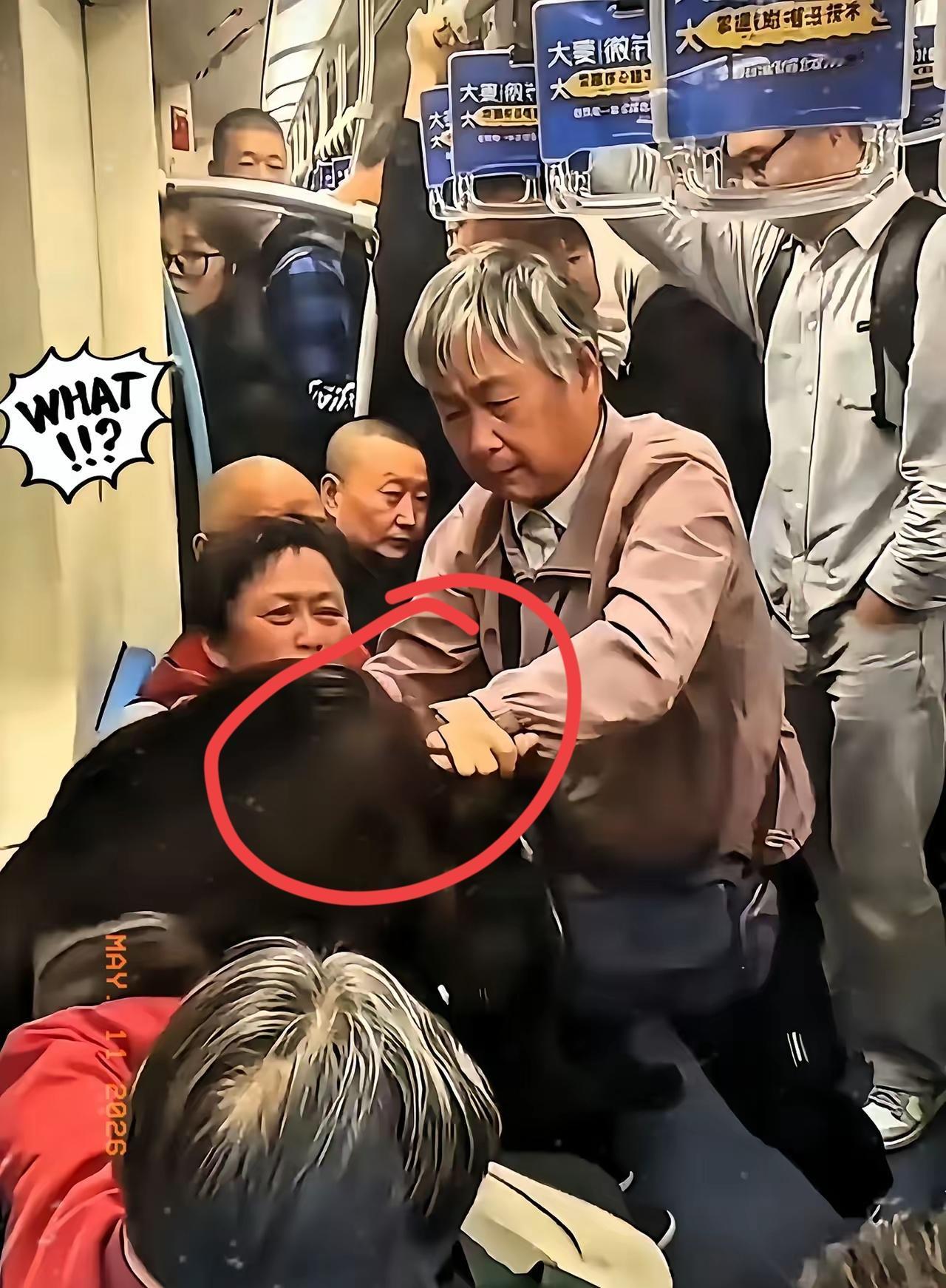 上海地铁打人那事儿出后续了这俩大妈终于踢到了铁板！​听说马上要面临法律制裁。