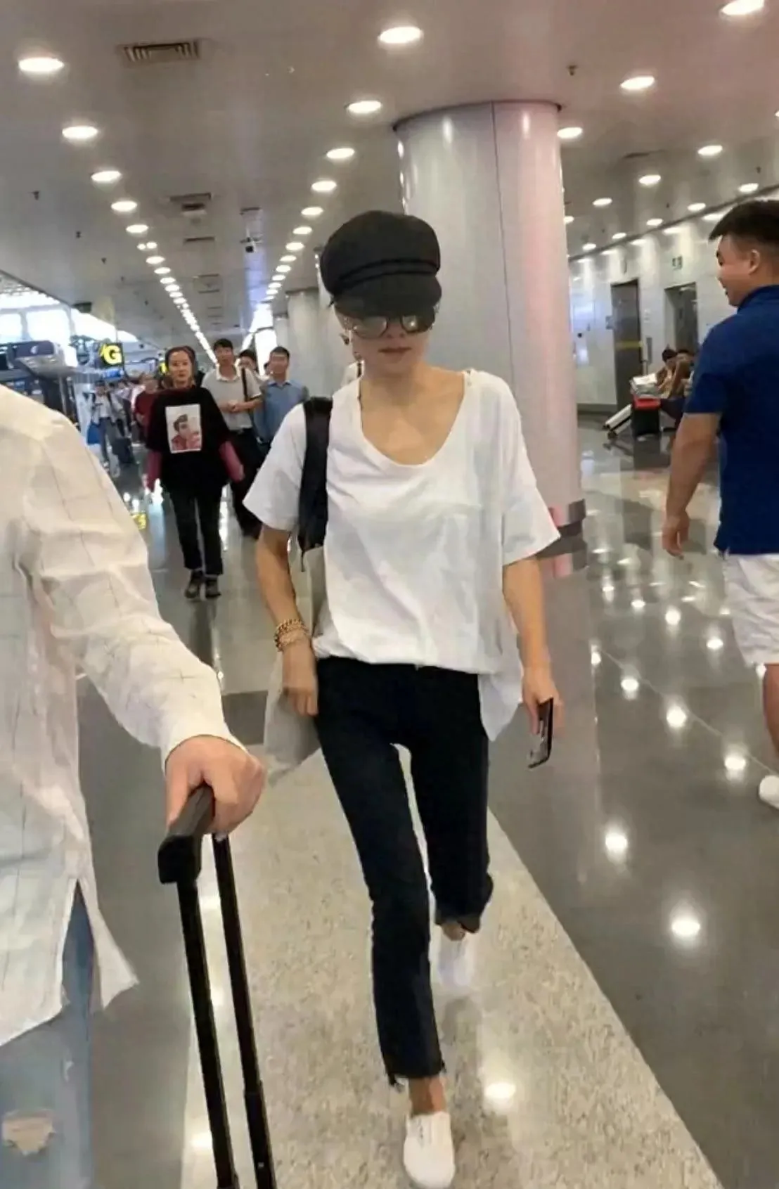 马伊琍一看就是不服输的人，瘦小精悍