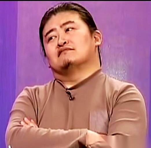 刘欢有一年三八节答应给妻子卢璐买礼物，结果两手空空回到家，反倒把卢璐逗得笑弯了腰