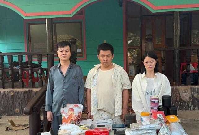 三名国人在柬埔寨制造白面被抓！柬埔寨警方在现场共查获各类白面及疑似制毒原料，