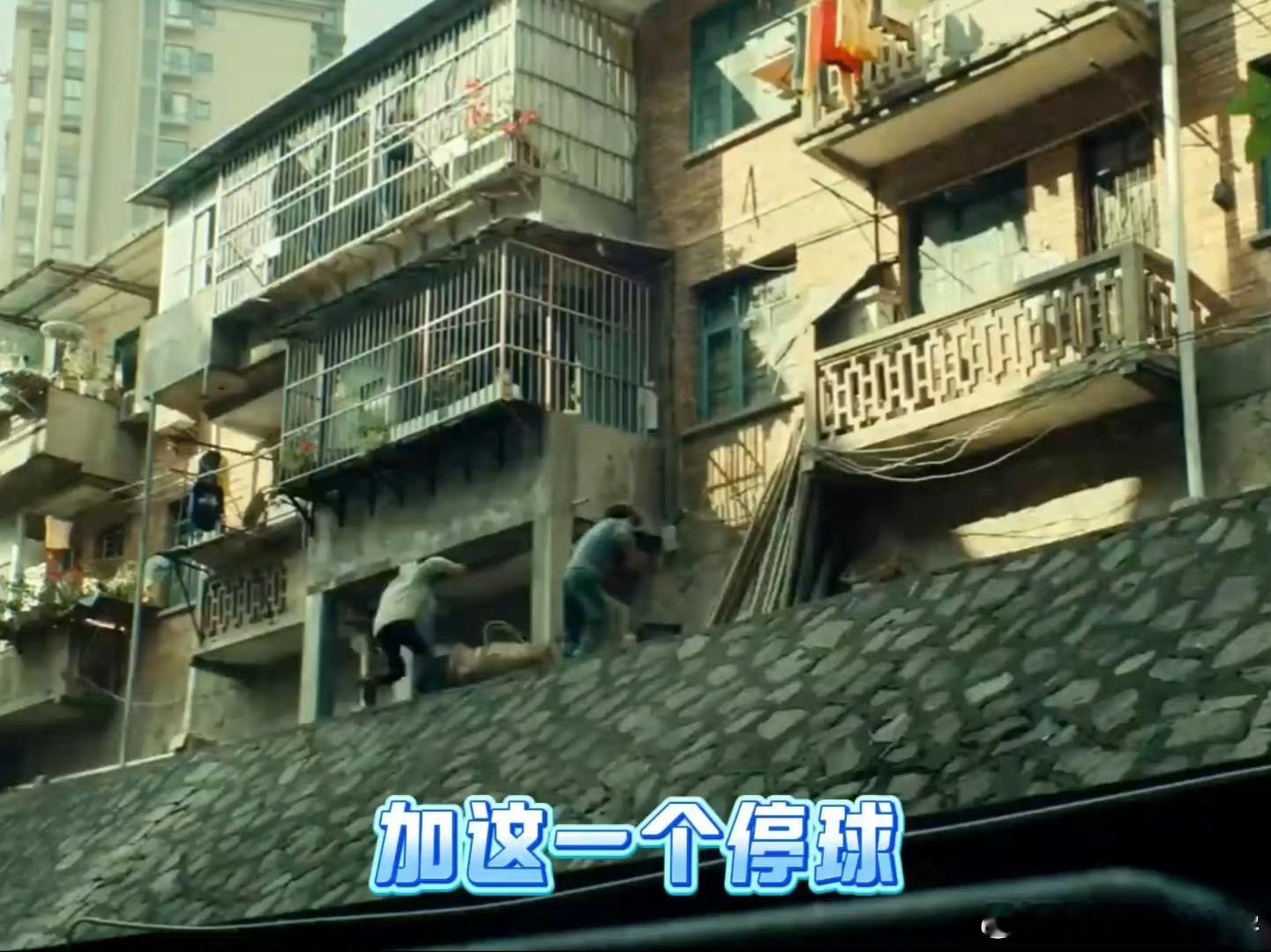 用足球解说的方式打开暗潮缉凶陈若轩一脚铲进中超案发现场成角球区？陈若轩迂回包抄如