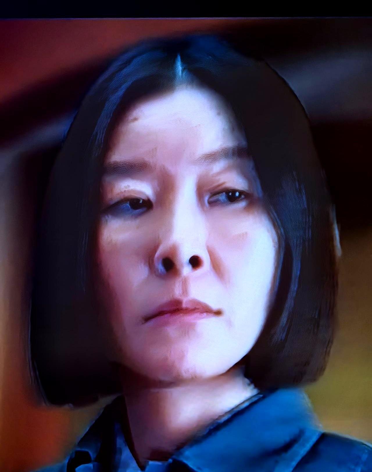 柯蓝把梅婷田雨的风头都抢了，就凭一个街道办主任。她捏着茶缸子满社区转，听见人喊