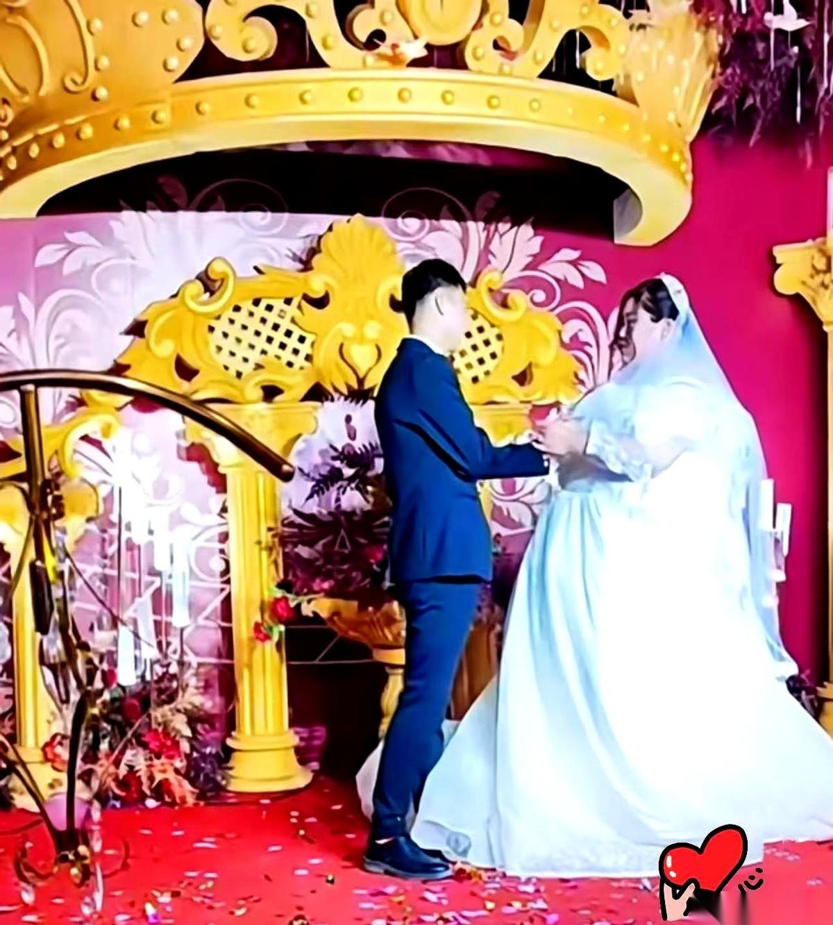 昨天回老家喝了场喜酒，我到现在还没缓过神来。21岁的弟弟，娶了个29岁的姐姐。