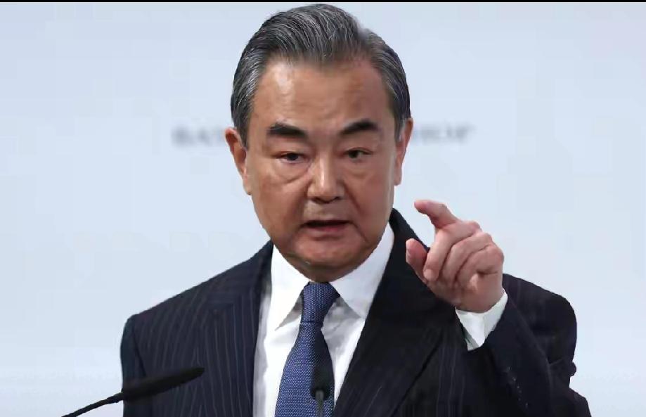 日本选在春节对中方发起交涉、除夕当晚被中国大使馆断然驳回。2月16日晚，除夕之