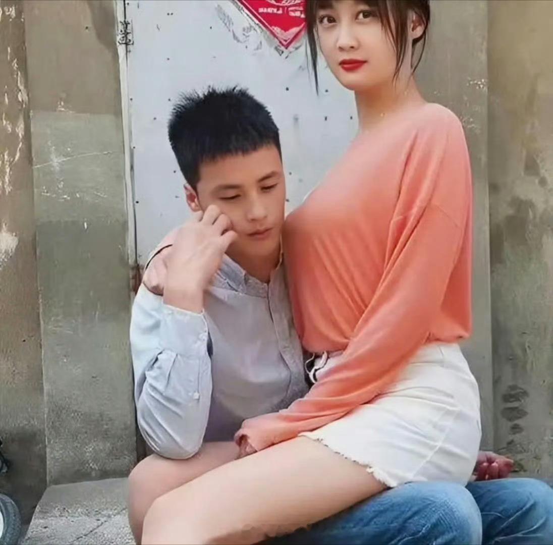 同一个人，10年后的变化，为什么男的没有笑容了