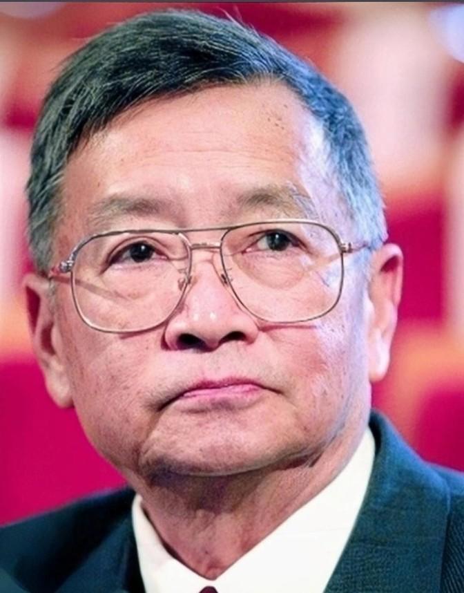 1969年，37岁梁从诫被下放江西劳动，妻子周如枚立刻提离婚，还给儿子改名换姓，
