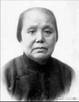 1915年，孙中山向发妻卢慕贞正式提出离婚，48岁的卢慕贞不哭不闹，只在信中回复