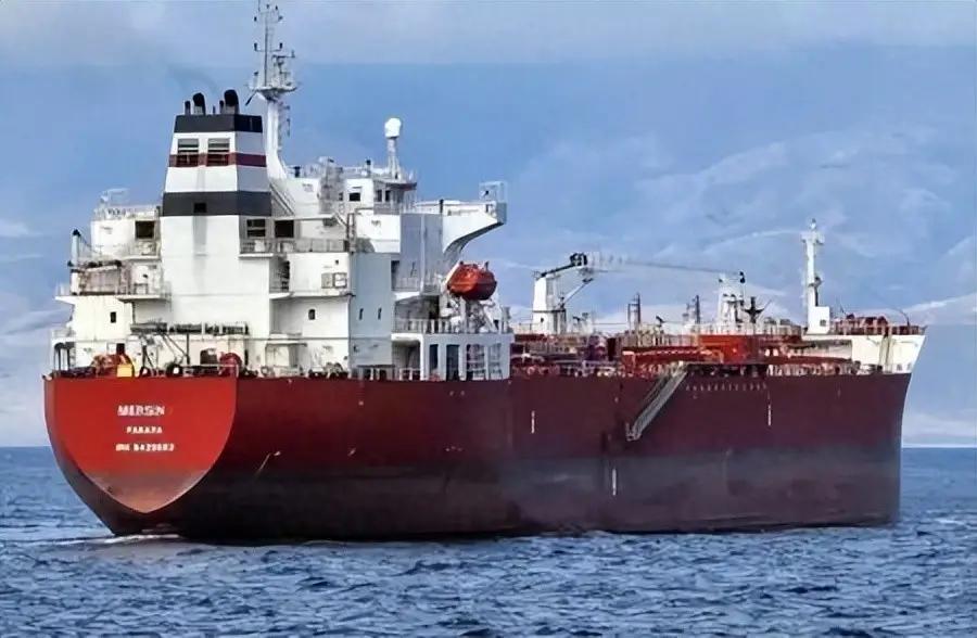 3月26号凌晨黑海海域突然出事，一艘土耳其油轮正在正常航行，没成想被不明势力突然