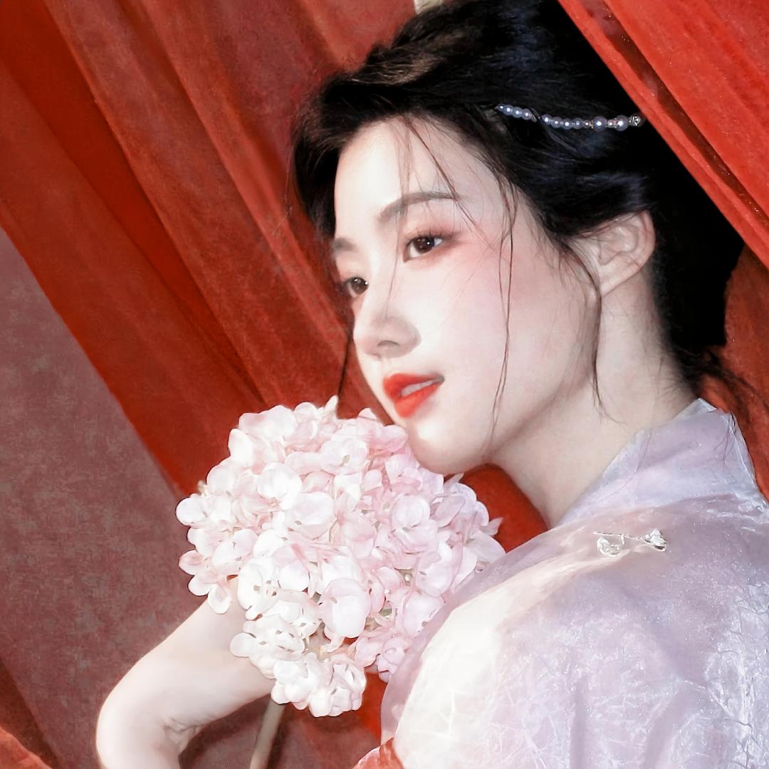 有没有好心人帮我四选一🙋🏻‍♀️1卢昱晓2鞠婧祎3杨超越4刘浩存​