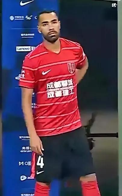 德尔加多的防守态度确实有待提高，成都蓉城热身赛不敌青岛西海岸。虽不能完全体现双方