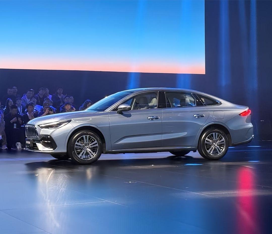 秦plus：天塌了，它才卖6.88万[笑着哭]照着我哥秦L的尺寸造车，售价却比我还