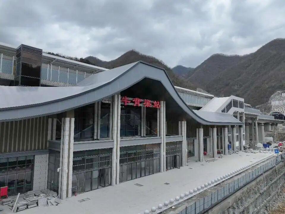 西康高铁及相关配套工程施工任务完成，全线启动静态验收。待到今年下半年，西安与安康